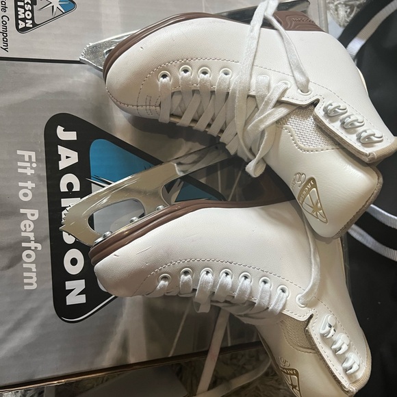 Jackson Girls' Mystique Figure
Skates Size 11 - Picture 3 of 6